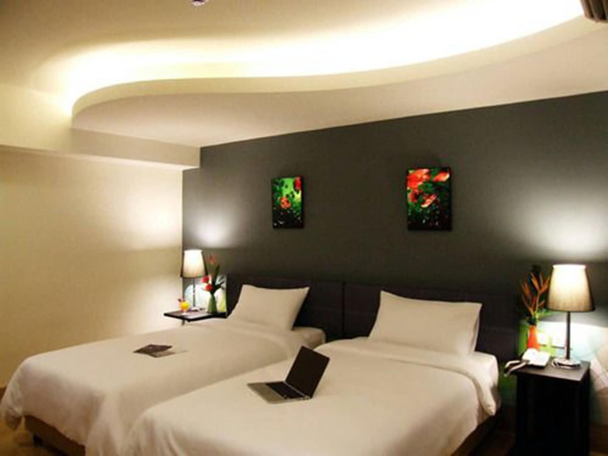 Grand Tower Inn Sathorn Hotel Bangkok Dış mekan fotoğraf