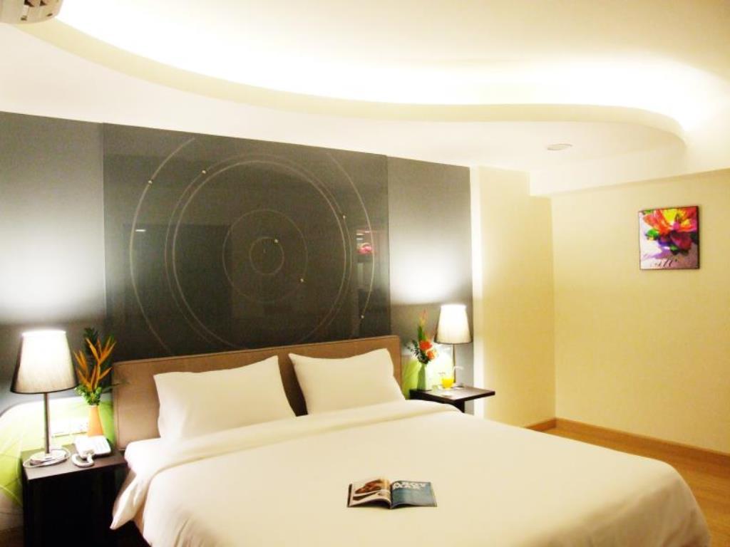 Grand Tower Inn Sathorn Hotel Bangkok Dış mekan fotoğraf