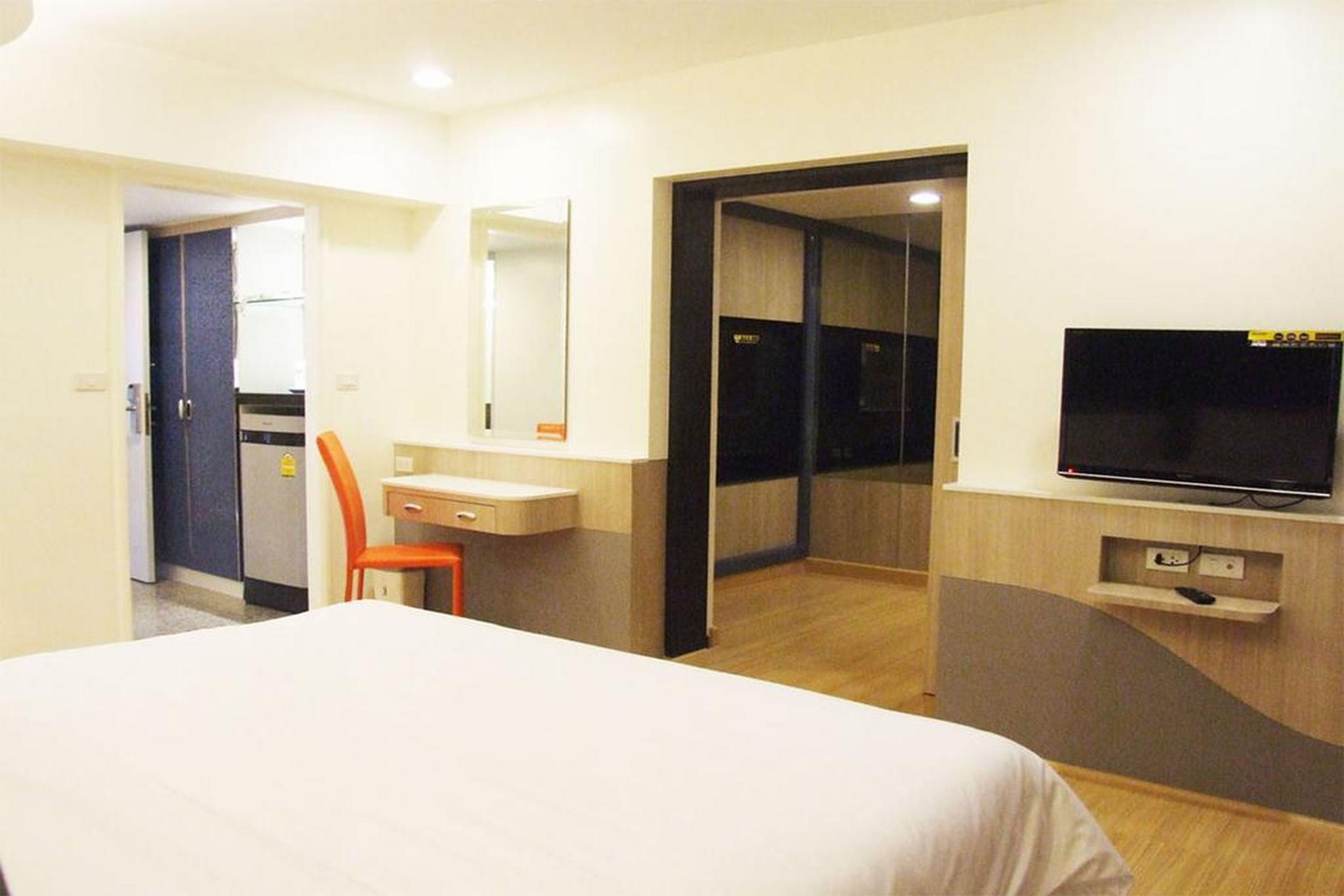 Grand Tower Inn Sathorn Hotel Bangkok Dış mekan fotoğraf