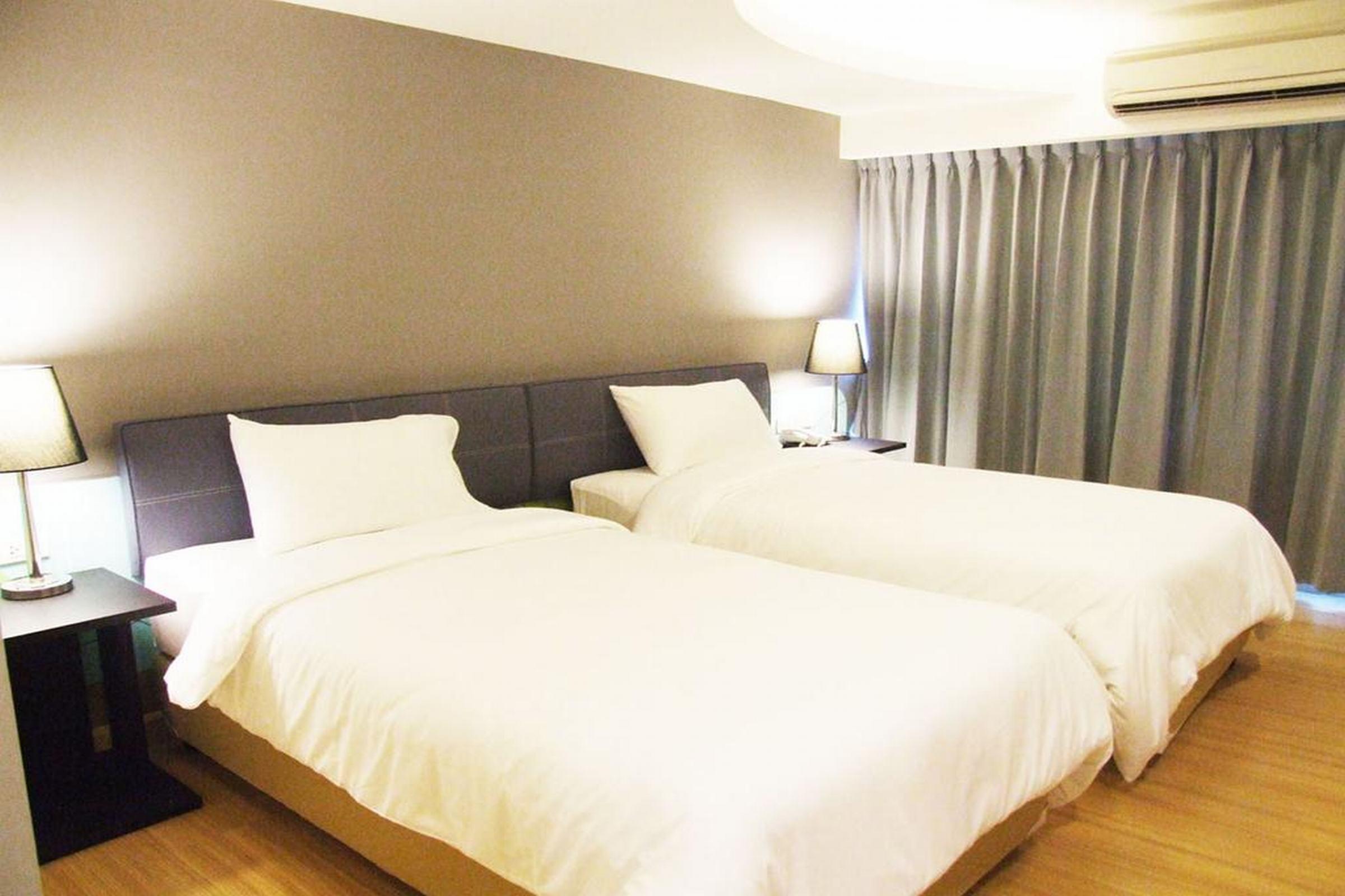 Grand Tower Inn Sathorn Hotel Bangkok Dış mekan fotoğraf