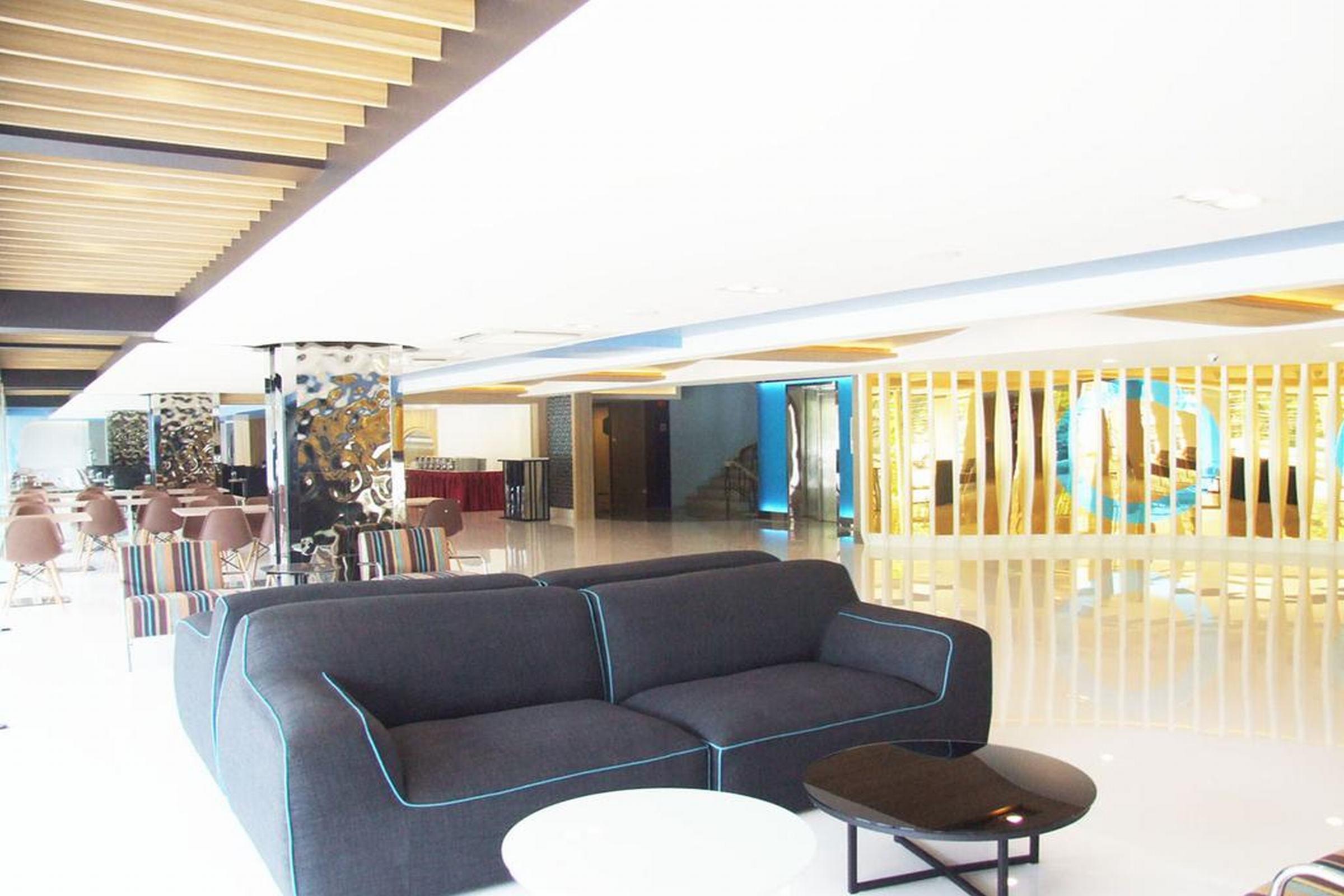 Grand Tower Inn Sathorn Hotel Bangkok Dış mekan fotoğraf