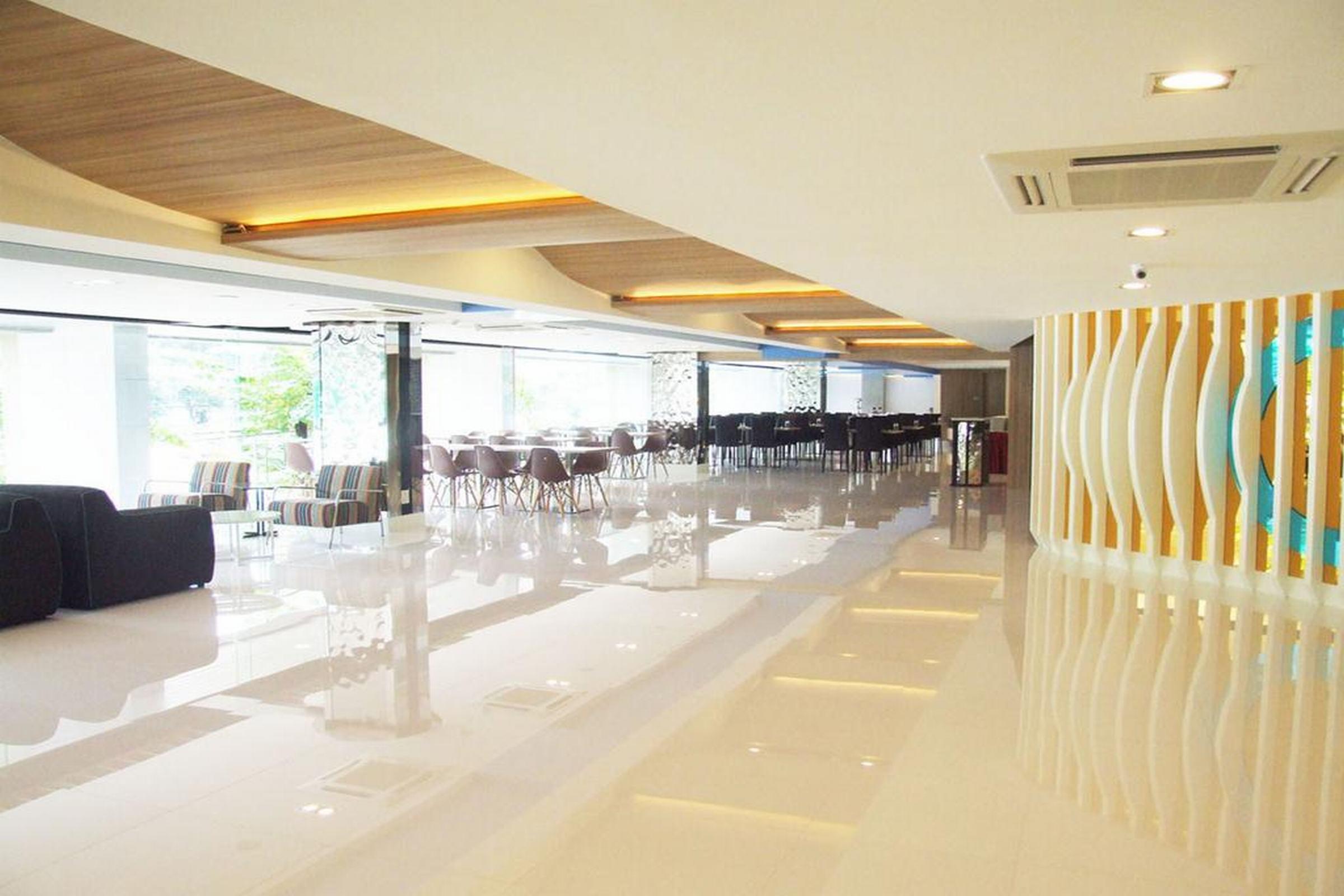 Grand Tower Inn Sathorn Hotel Bangkok Dış mekan fotoğraf